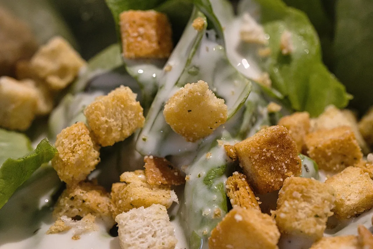 Salad with Crispy Shallots and Homemade Croutons - Tastemaker Blog
