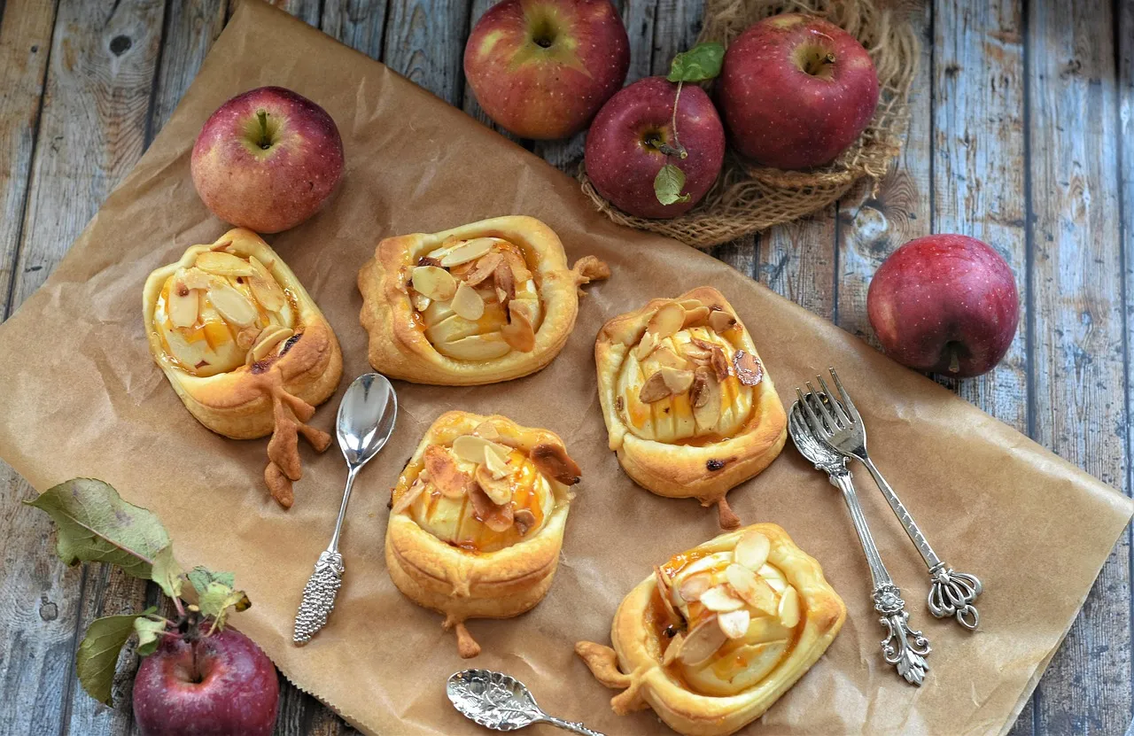 Double Crust Apple Pie - Tastemaker Blog
