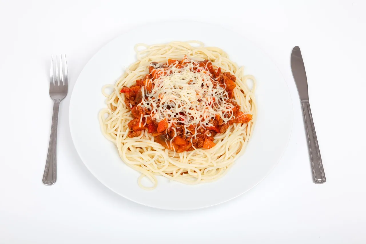 Pasta with Fresh Tomato Sauce - Tastemaker Blog