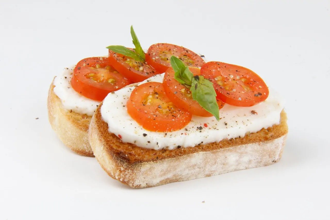 Heirloom Tomato Crostini - Tastemaker Blog
