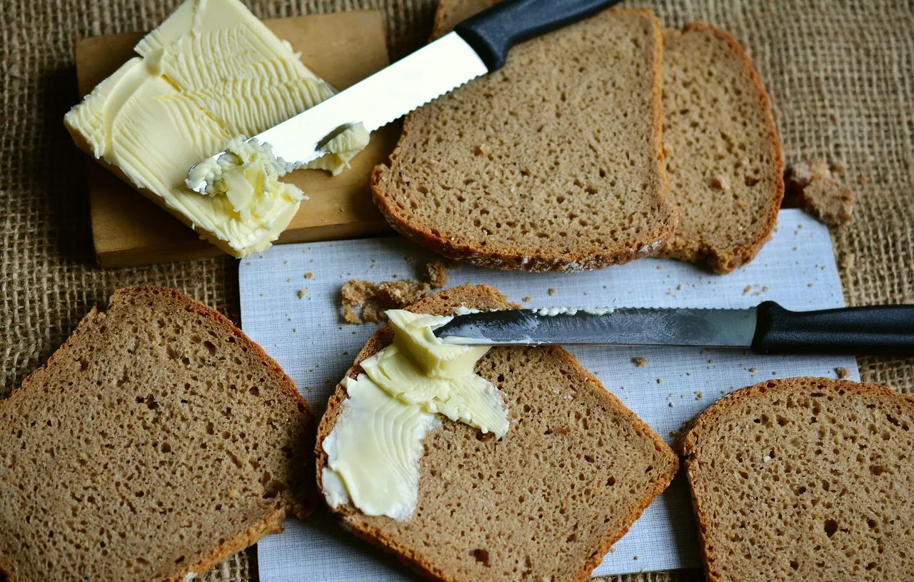 Banana Walnut Bread - Tastemaker Blog