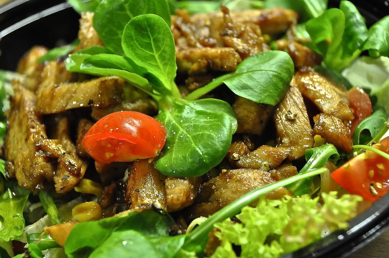 Salad with Crispy Shallots and Homemade Croutons - Tastemaker Blog