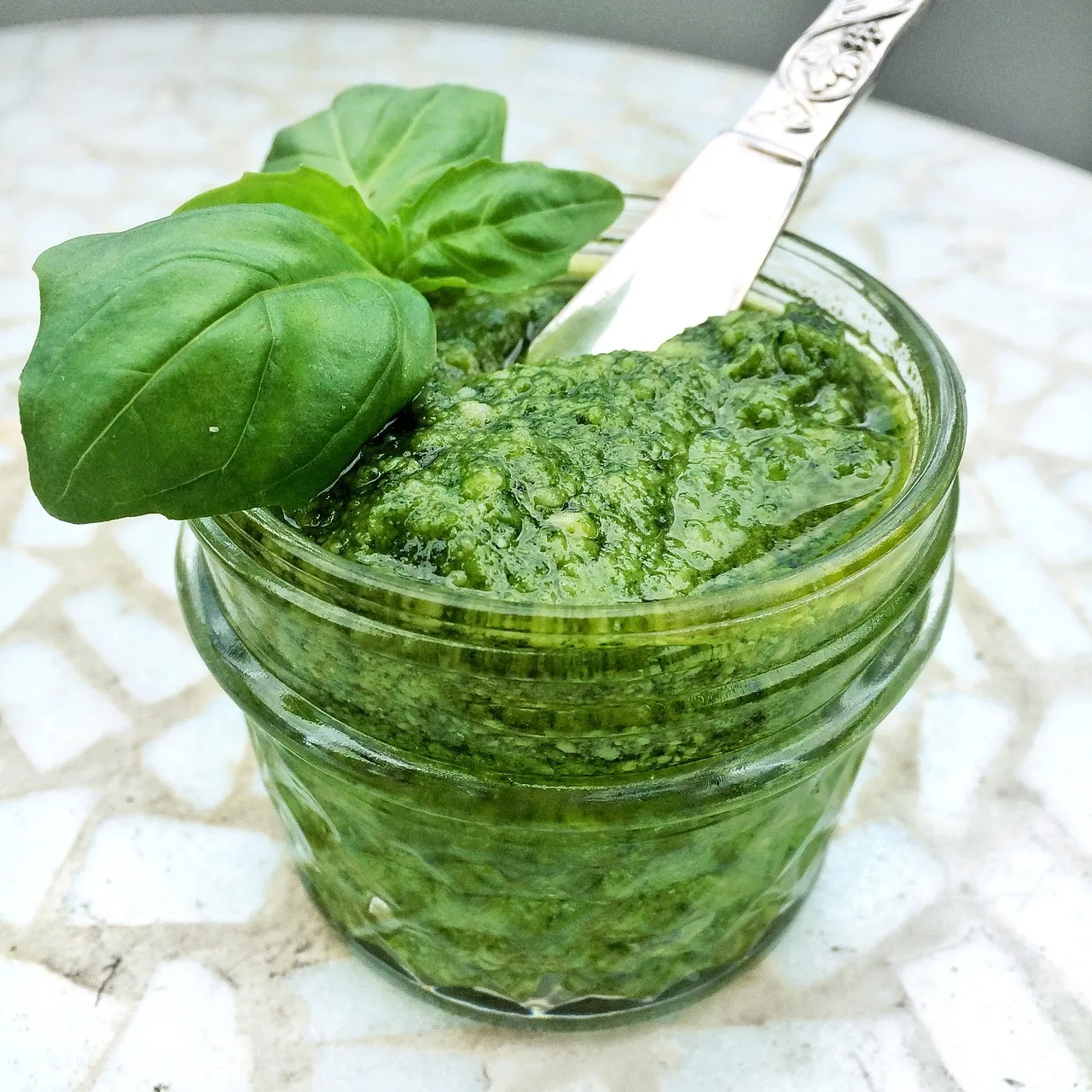 Green Pizza with Kale Pesto - Tastemaker Blog