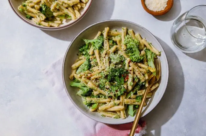 Broccoli Sunflower Pesto Pasta - Tastemaker Blog